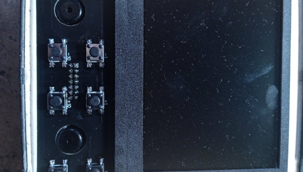 Raymarine I70 and P70 devices with faulty pushbutton boards